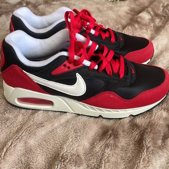 Women's Nike Air Sneaker, Never worn! - Picture 3 of 5